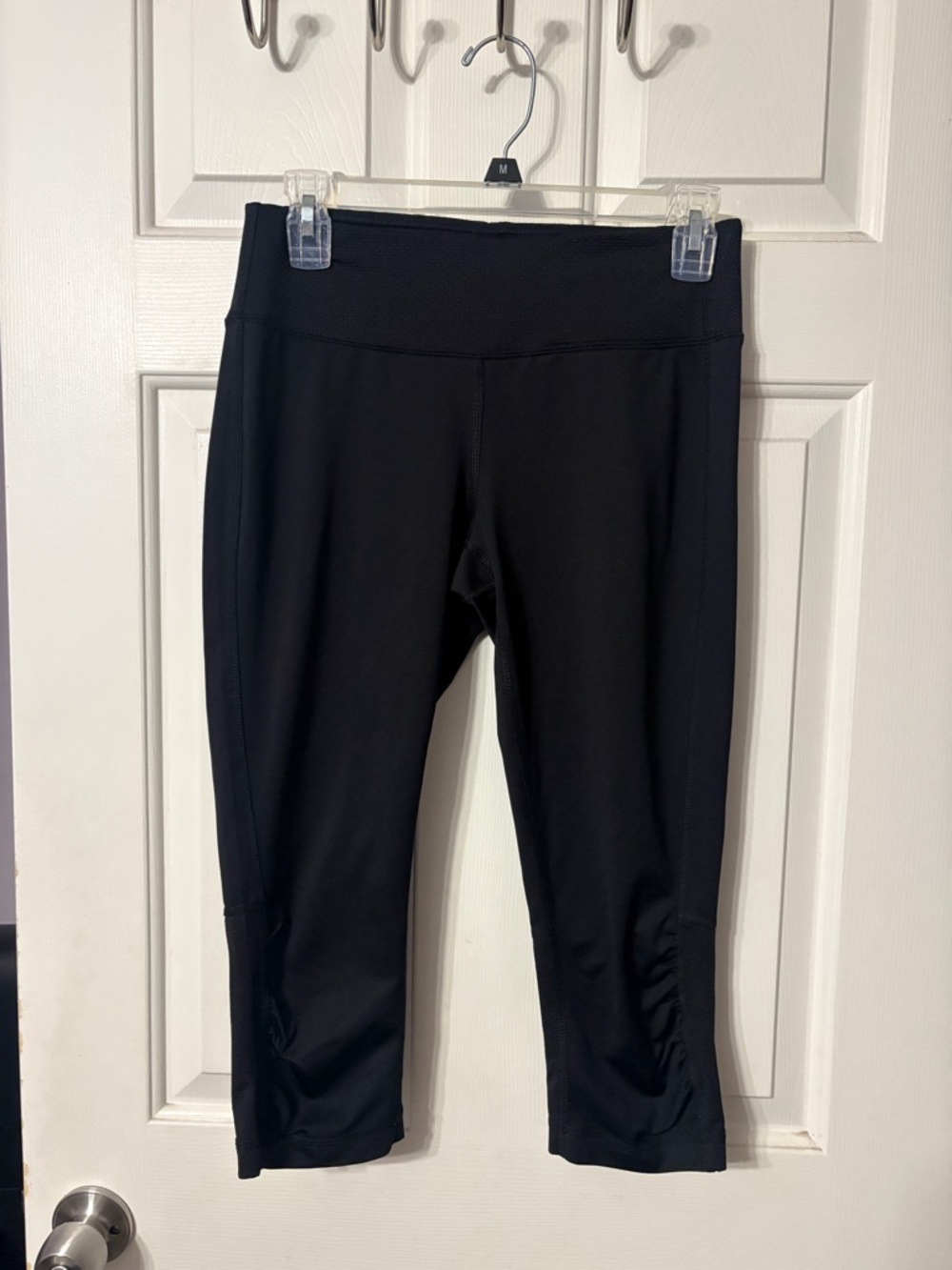 Black High-Waist Cropped Active Leggings